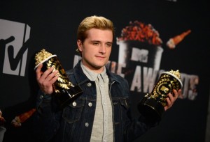 JOSH HUTCHERSON POSES WITH HIS BEST MALE PERFORMANCE Josh Hutcherson poses with his Best Male Performance Award and Movie of The Year Award for The Hunger Games: Catching Fire/ AP photo