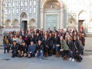 The Spring 2016 study abroad students  (Photo obtained via UNH Tuscany Facebook page) 
